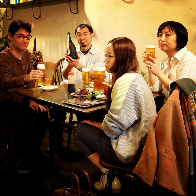 あー、なにげに忙しい日曜日で11月を締めさせていただきました、えぇ、盛岡からご上京のお客さんとそれを迎える当店おなじみのお客さん…大盛り上がりで大変ヨカッタ！（笑）12月もまたよろしくお願いしますね！（お）