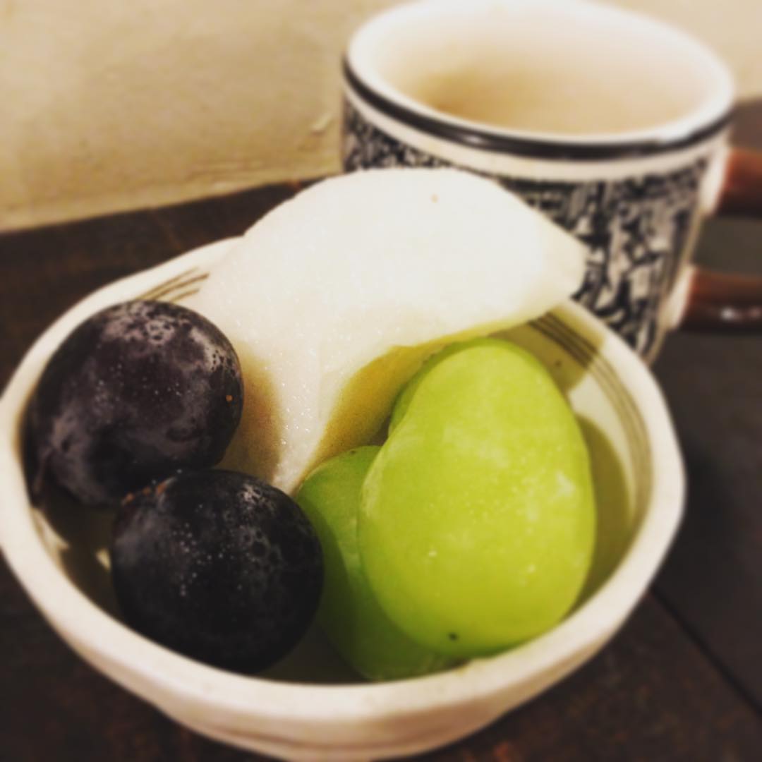 かおりさん、okayanのお母さん、ありがとうございます！とってもジューシーです！この季節、ランチ営業を終えたあとは喉がカラカラで。ひんやり梨と葡萄でリフレッシュできました。ごちそうさまです（＾Ｏ＾）。(うめ)