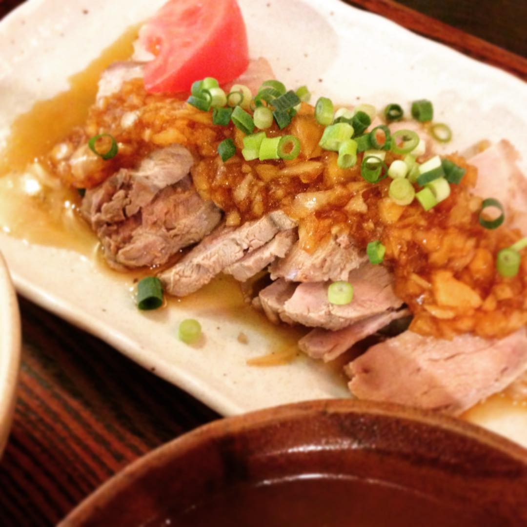 今日のまかないは「ゆで豚たまねぎじょうゆ定食」です。さっぱりしてますがたまねぎの旨みでご飯がすすみます。リトスタのお米の美味しさをかみしめた今日のまかないでした。(うめ)