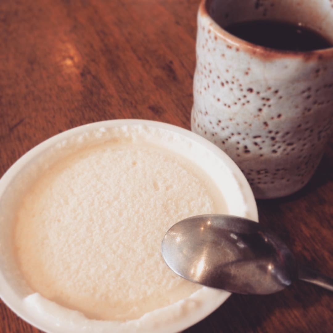 今日の気候にぴったりです、お客様からいただいたジェラート、王道のバニラいただいてます。濃すぎず優しい甘さ、後味も優しいです。ありがとうございます！(うめ)