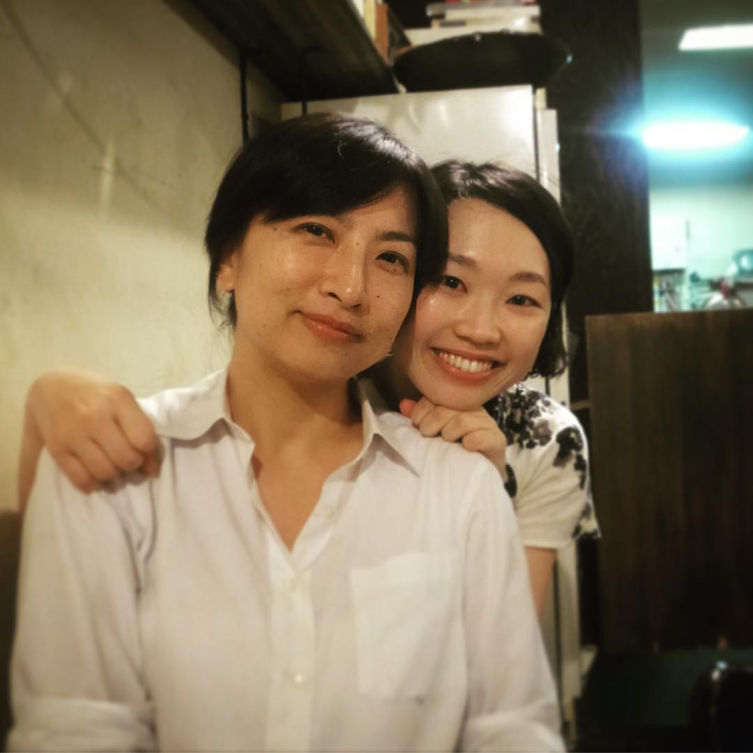 あー、のんびりでしたな日曜日の夜と、ラストオーダー間際に飛び込んできたのは仕事帰りの元スタッフなほさん！…当店12周年と店長ミヤザキ快気祝いに顔を出してくれましたよ！サンキュー！（お）