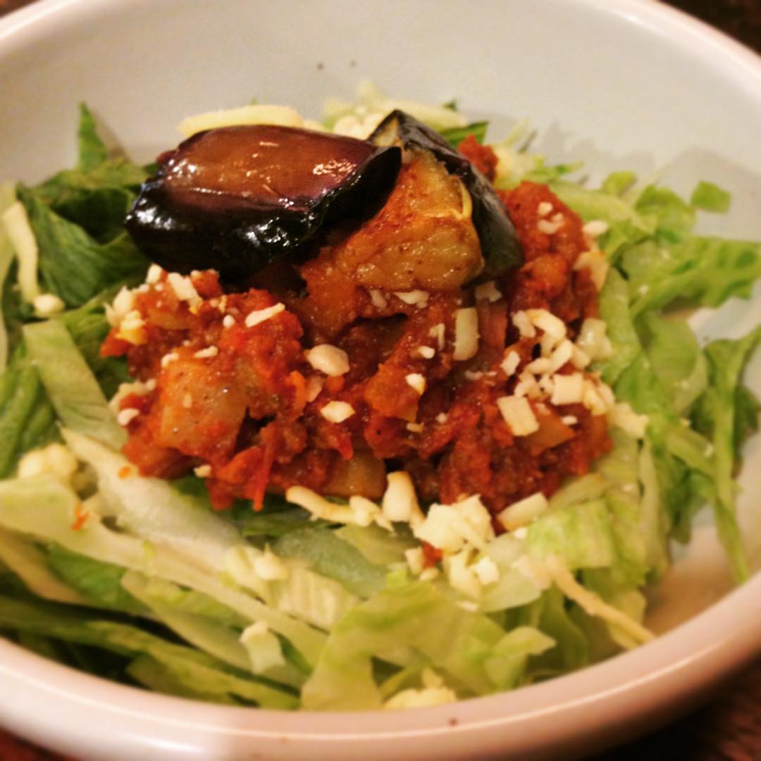 ドンと接写してみました「根菜タコライス」です。リトスタのタコライスは特徴があります。まず根菜、歯ごたえが楽しいし食べ応えがあります。そしてカレー粉とオレガノの爽やかな香り、食欲刺激されます。リトスタのタコライス！これからの季節登場が楽しみです。ごちそうさまです。(うめ)