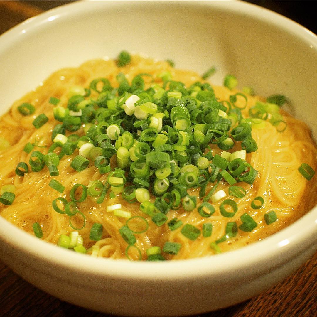 さてさて気持ちいいお天気でスタートの6月！と、東京地方も来週あたりには梅雨入りでしょうかね？いや、その前につるりとそうめんたべちゃえ！とカルボナーラ風は「オイスターたまごそうめん」！たまごが固まる前になるべくすみやかにたべてーっ！（笑）（お）