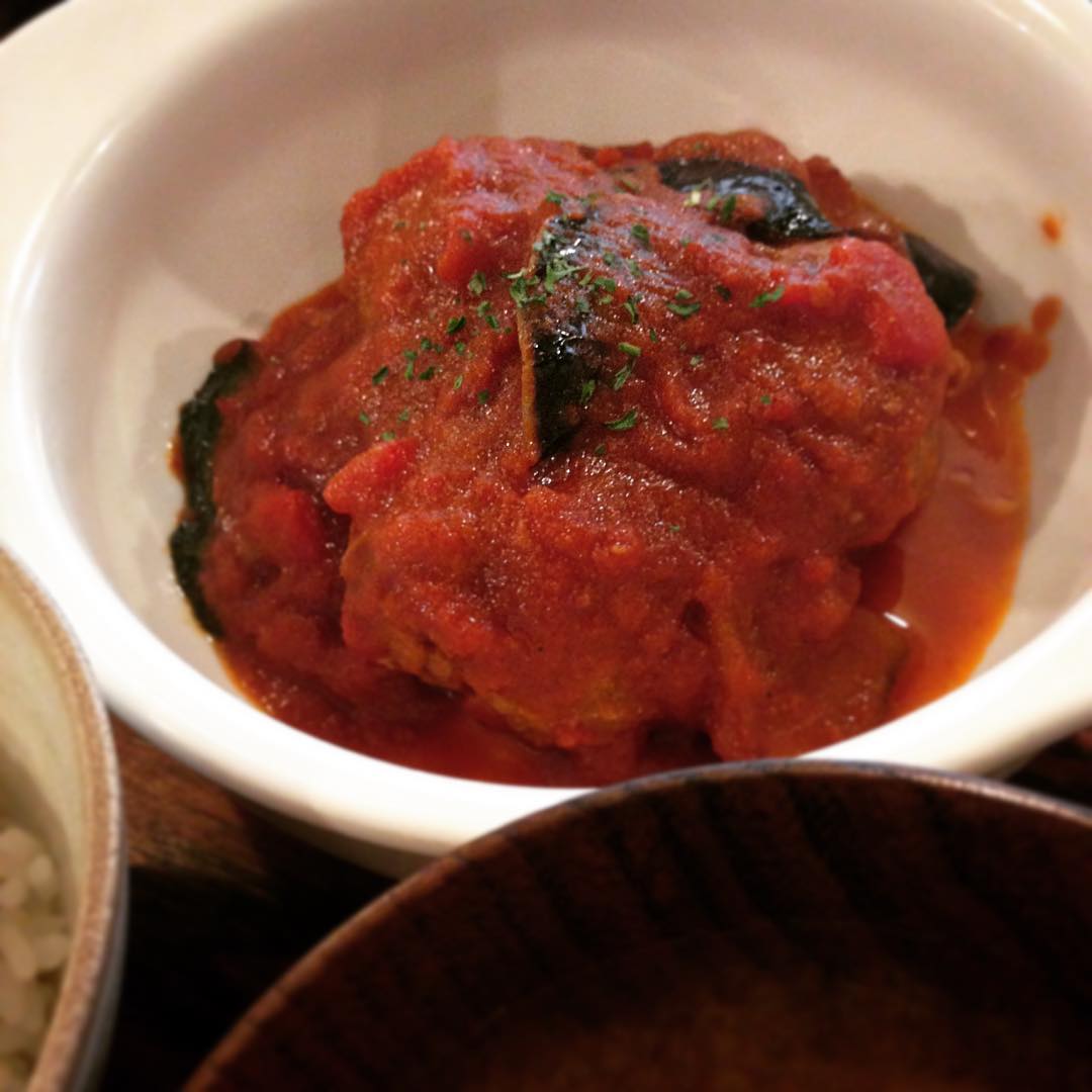 今日のまかないは「肉だんごのスパイストマト煮」です。スパイスの香りが口に広がる、リトスタでしか食べれない味だなと思います。肉だんごもふんわりですよ。(うめ)