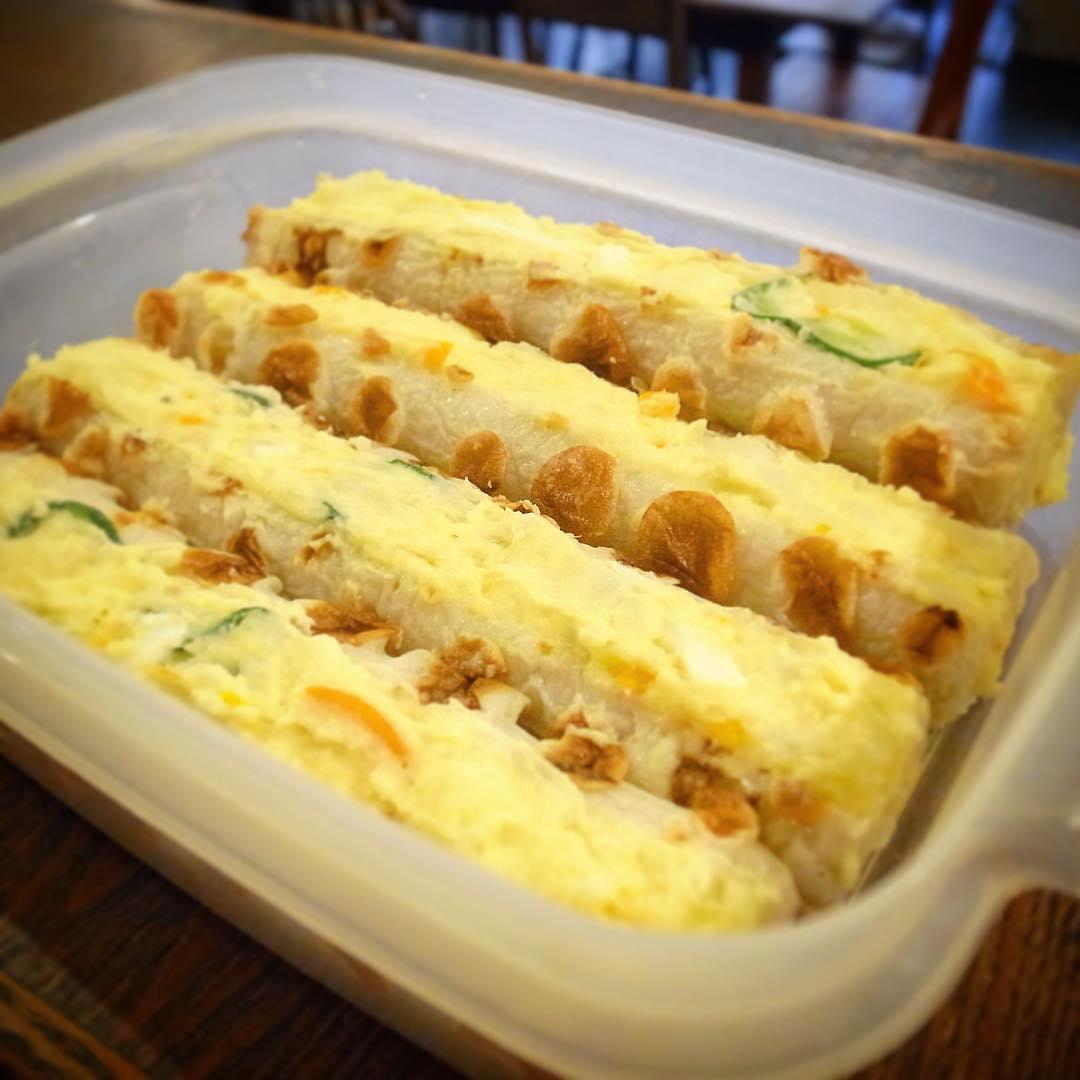 そしてワタクシドモお盆の熊本旅行でも本家本元たべてまいりましたが、えぇ、ポテサラちくわ天！今夜もすっかり準備万端！ビールのお供にぜひ！（お）