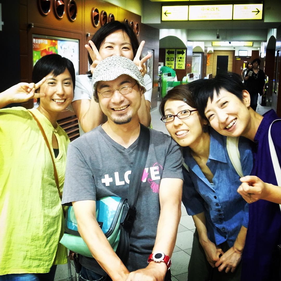 あー、本日ほんのりお酒が残っておるのは台風一過の昨夜、元スタッフのキメちゃんが音頭をとってリトスタOG飲み会ですよと、いや、そりゃワインを5本も開けりゃゴキゲンですよ！（笑）すてきなみなさんに囲まれて至福のワタクシでした！ありがとうございます！（笑）（お）