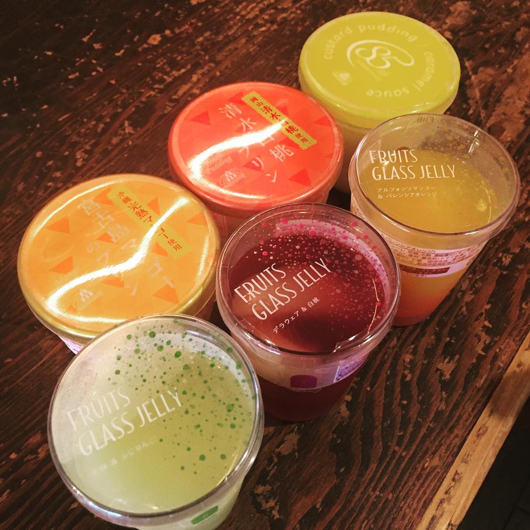 昨日来てくれた元スタッフ、テラシマさんの差し入れ！モロゾフのひんやりデザート色々！嬉しい〜いただいて、夜の営業もがんばるぞっ！（麻）