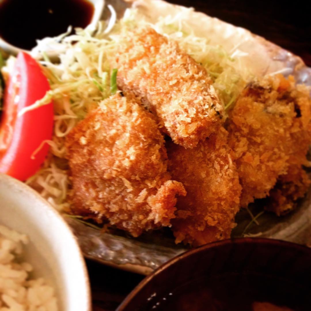 リトスタ卒業間際にかこつけて、好きなメニューを食べさせてもらってます。「かぼちゃときのこの豚巻きフライ」。香味焼きと同率ベストワンメニューです。お肉で巻くかぼちゃのホクホクさ。。久しぶりに食べれました。やっぱりホクホクです。(うめ)