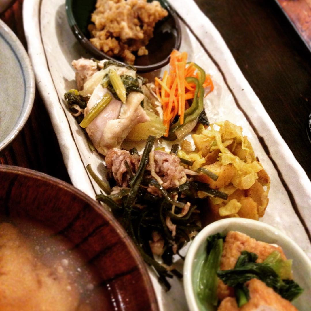 うめですこんにちは。約2カ月ぶりのリトスタ、ワタワタになりながらもすごく楽しいランチ時間でした。ありがとうございました。そしてこれまた楽しみなまかない、この品数、素敵です！(うめ)