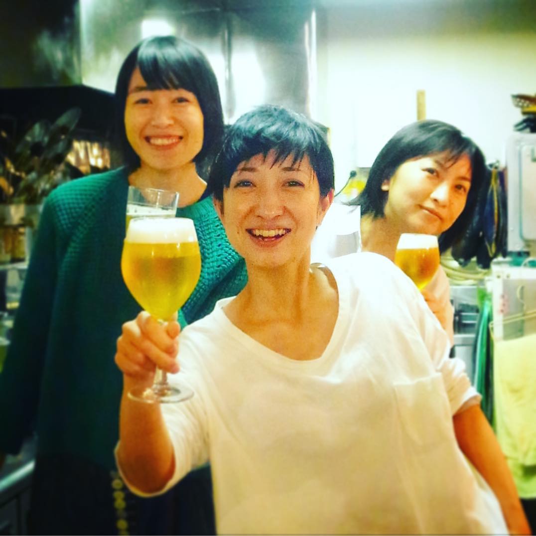 あー、ワタクシちょいと風邪気味ではありましたが、心強い助っ人はキメちゃんのおかげで金曜の夜、いや、楽しく助けていただきました…ということで恒例のカンパイ！（笑）（お）