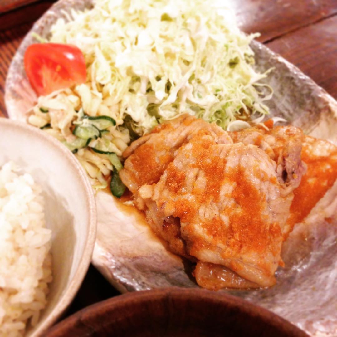 念が強かったんでしょうか、ラスト１食残りましたので…！。香味焼きは美味しいですね…残ったタレまで美味しいですね。今日もお馴染みのお客様と二言三言ご挨拶できたのが嬉しかったです、ありがとうございました。(うめ)