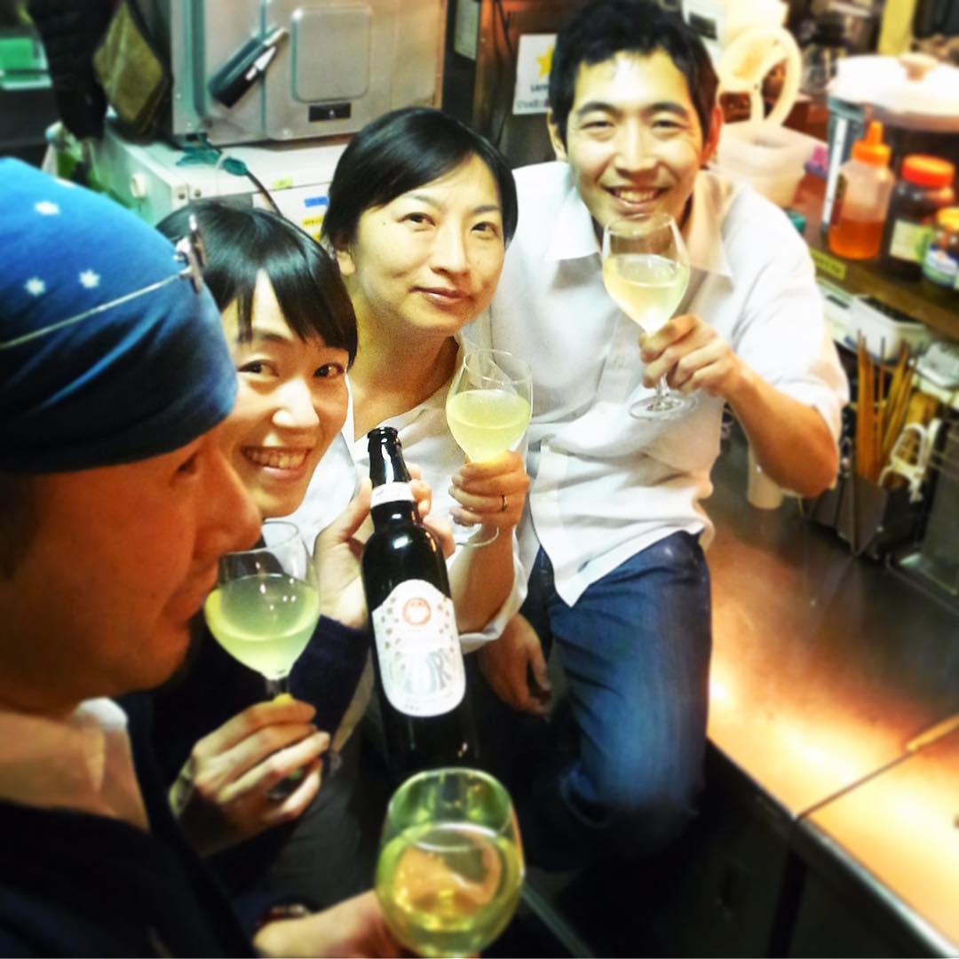 そういやおなじみのお客さんにお年賀にいただいたいいものがあったよね？と深夜のカンパイはネストビールさんのシードル！これが大変おいしうございました！（お）