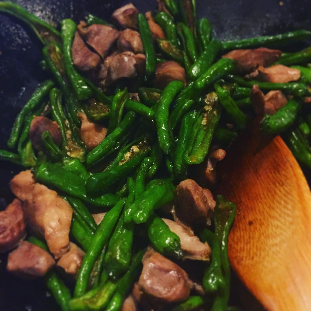 砂肝とししとう！この組み合わせで旨くないはずがない！実山椒と醤油でじゃじゃっと炒めて酒の肴に！ぜひ〜（麻）