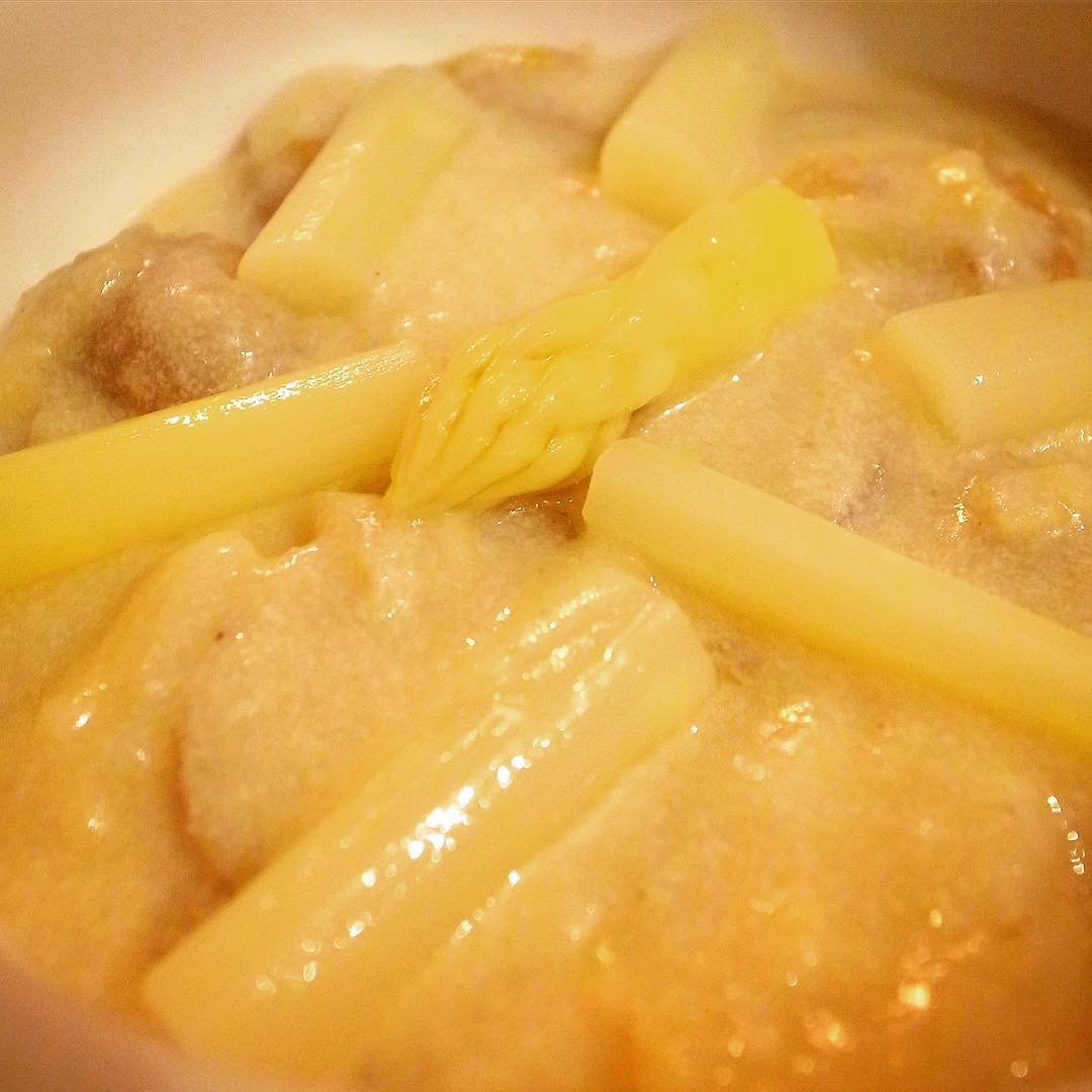 あぁ、先週末は人気でしたね！あつあつチーズ焼きは「ホワイトアスパラと新じゃがゴルゴン」！今夜もしっかり待機中！ぜひぜひ！（お）