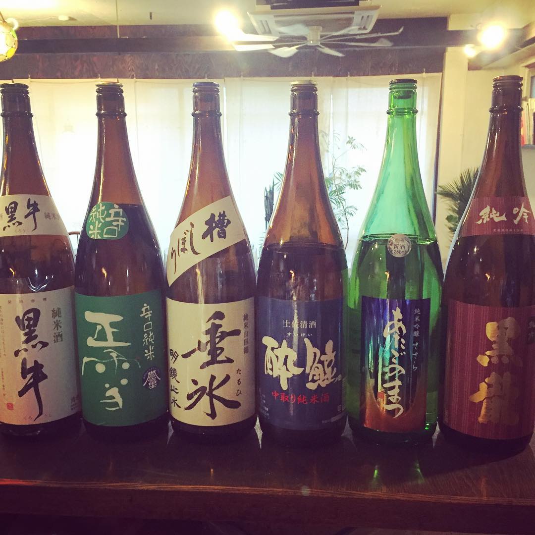 さて、日本酒ラインナップが刻々と変わっております！福井の銘酒、黒龍！さすがの美しい味わい。宮城・石巻・あたごの松。キレイな飲み口なのに後味が個性的で素敵。ご存知高知の酔鯨は鮮やかな酸味と切れ味が印象的！長野の明鏡止水は醬油味に合います、こっくりドッシリ。静岡の正雪は旨味のある辛口、ポテサラとの合い方が目から鱗！そしてしっかり旨口は和歌山の黒牛。安定の美味さです〜（麻）