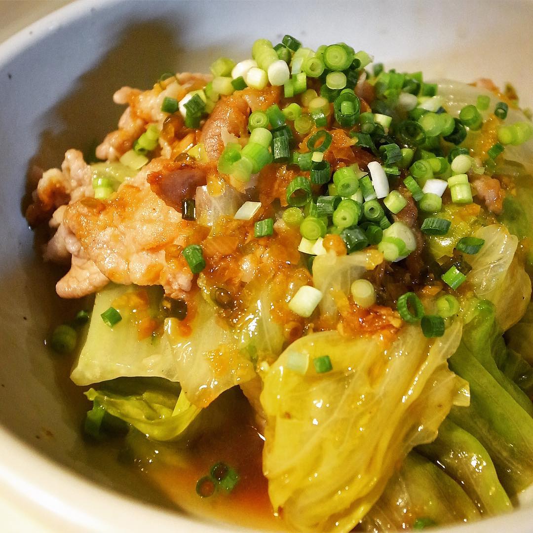 さてと夏ですな！ってな6月最後の土曜日ですよ！と、今夜はさっぱり「レタスと塩豚の酢蒸し」がおススメ！さっぱり酢が暑さに効くね！じゃじゃっと特製中華香味だれでどうぞ！（お）