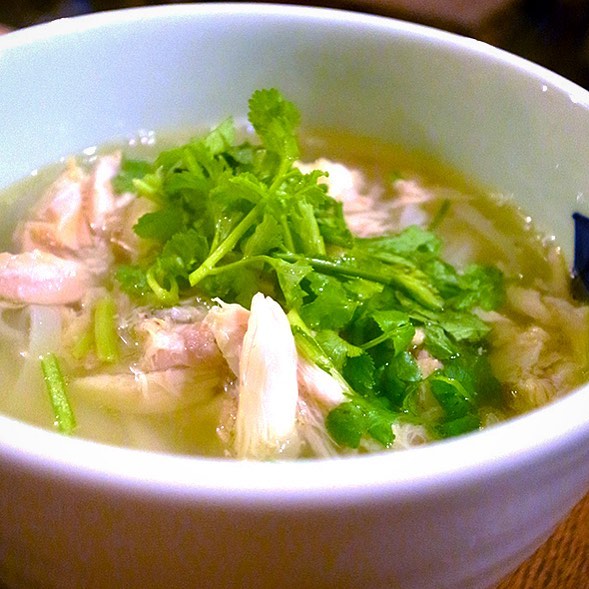 さてと今週のとっておきメニューは先週に続いて麺！おなじみ「フォー・ガー」！（ベトナム風鶏うどん）今週もみなさんつるつるお召し上がり下さいな！（笑）（お）