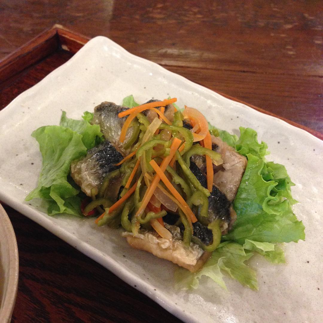 今日のまかないは「いわしの南蛮漬け」です。
今日は少し暑かったので南蛮漬けがさっぱりしておいしかったです。(い)