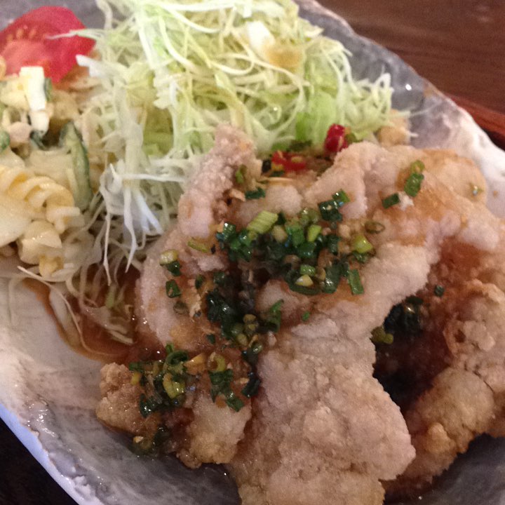 今日のまかないは「豚のから揚げ中華香味だれ」です。
最近、朝ごはんを減らしたので開店前からお腹がすいて…
いっぱい働いた後のご飯は美味しかった！また、火曜日から頑張ります！(い)