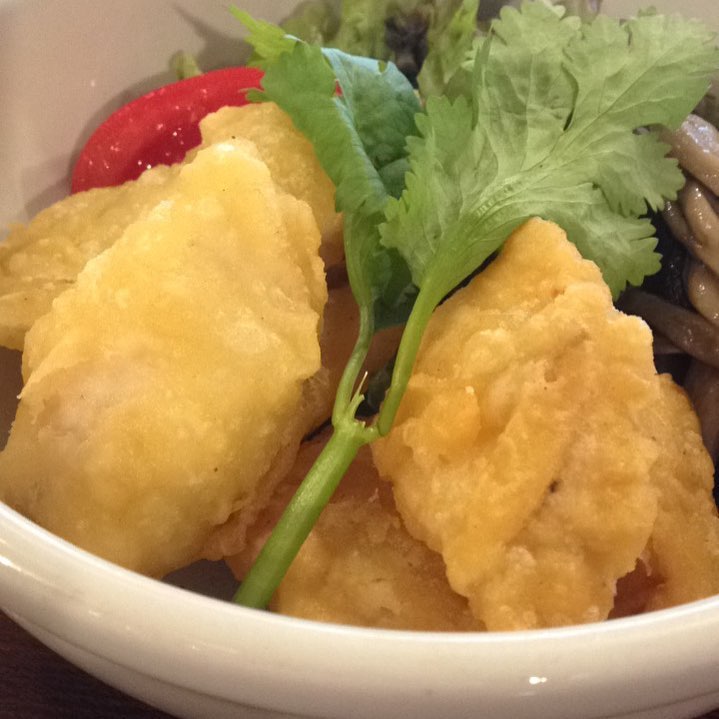 今日のまかないは「まかじきのトルコ揚げ」です。オマケにマカロニサラダときのこサラダいただきました。満腹…
今日はこれから娘に付き合いディズニーシーに行きます。4年ぶりのディズニー。はしゃげるかなぁ…