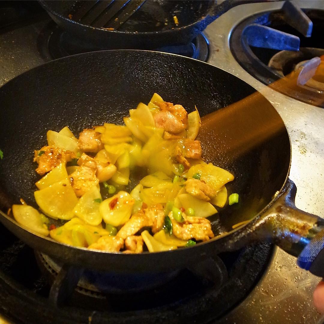 ちょっと地味だけどじゃじゃっと炒めものメニュー！大根と豚肉と〜…（お）