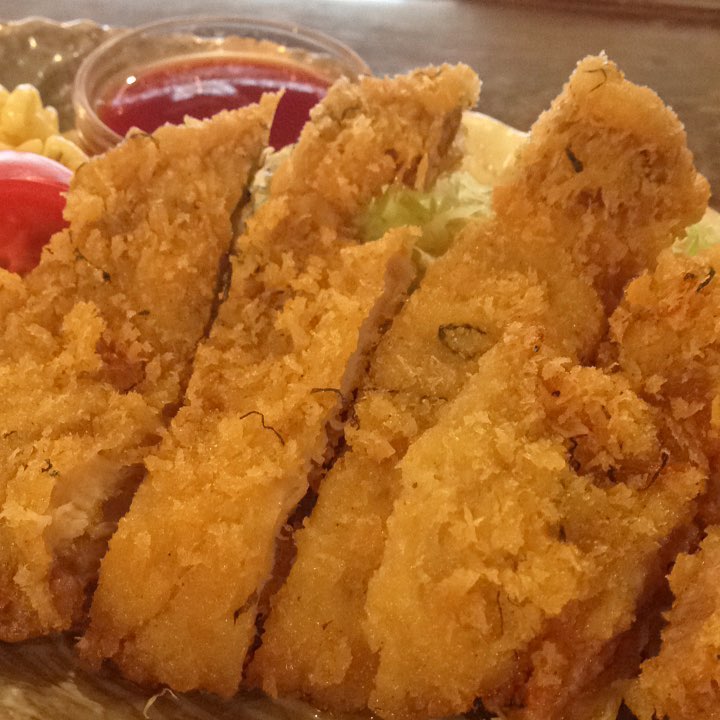 今日のまかないは「しそちりめんトンカツ」です。あるだけランチの塩豚とかぶ煮を狙ってましたが大人気で早めに売り切れ。残念…(い)