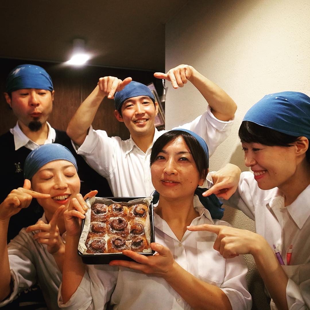 クリスマスディナーは初日にご来店のおなじみのお客さんはチカコさんがそのクリスマスディナー修羅場のワタクシドモに差し入れを頂きました！（ありがとうございます）さてと、もう1日がんばります！（お）