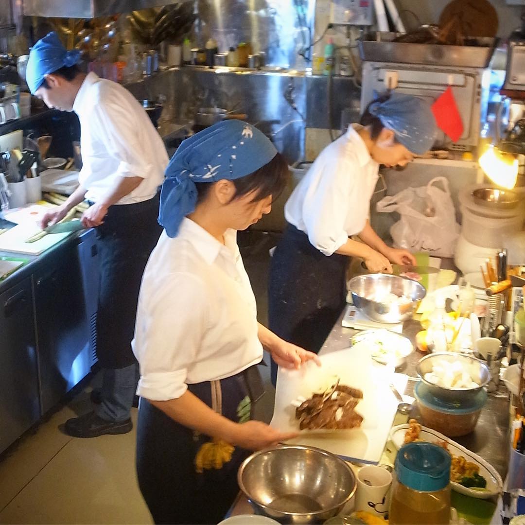 キッチンスタッフが忙しいのはこの時期に限らず年がら年中な訳ですが（苦笑）、えぇ、もちろん3人して着々と仕事を進める12月の午後（お）