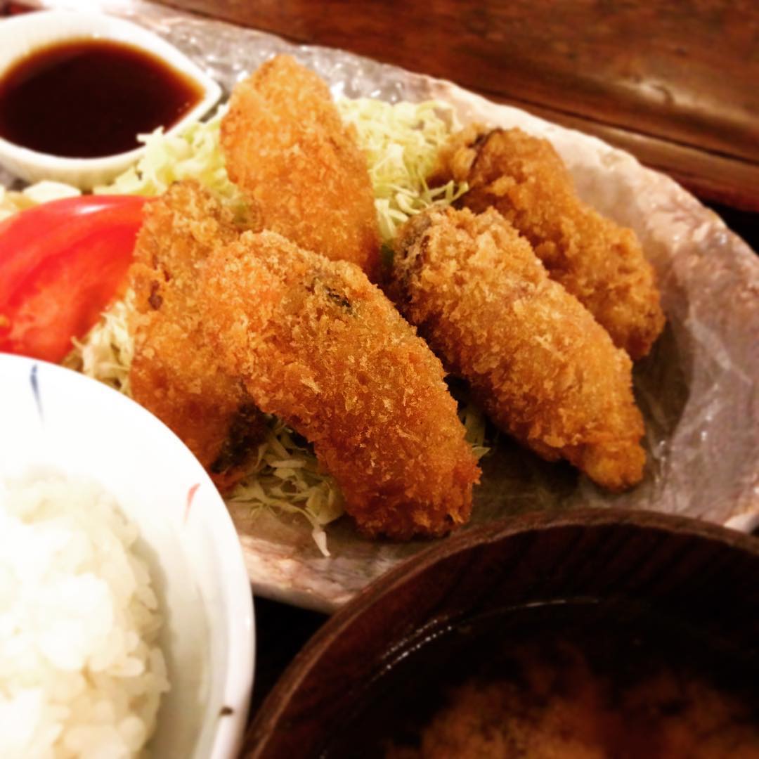 今日はお久しぶりの「かぼちゃときのこの豚巻きフライ」です。売り切れたりで食べる機会がなかったんですが、今日は念が強かったんですね、食べられました。個人的にリトスタランチナンバーワンです。ほくほく甘いかぼちゃと豚バラの甘さが素敵です。(うめ)