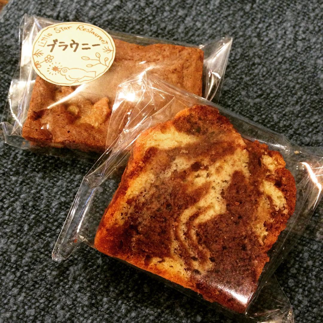もうすぐバレンタインですね。それに合わせたデザートご用意してます。チョコブラウニーに、パウンドケーキは「チョコマーブル」です。テイクアウトできますので、ちょっとした贈り物に、はたまた自分へのご褒美にどうぞ♪
(うめ)