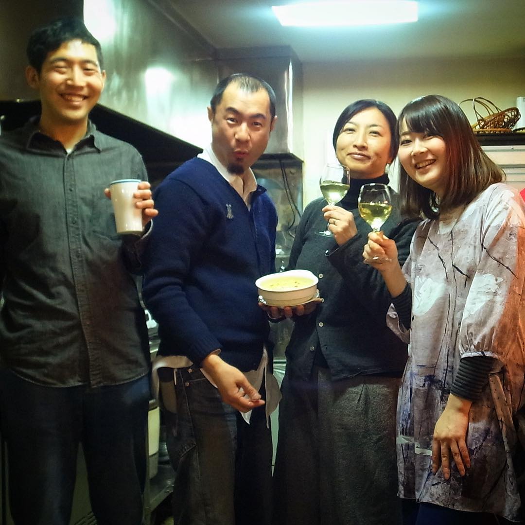 そして閉店後はささぽんまだ居りますよ（苦笑）、えぇ、ナベさんのお誕生日は残りものの「じゃがいもゴルゴン」をつまみにあれあれおしゃべりもまた愉し（笑）（お）