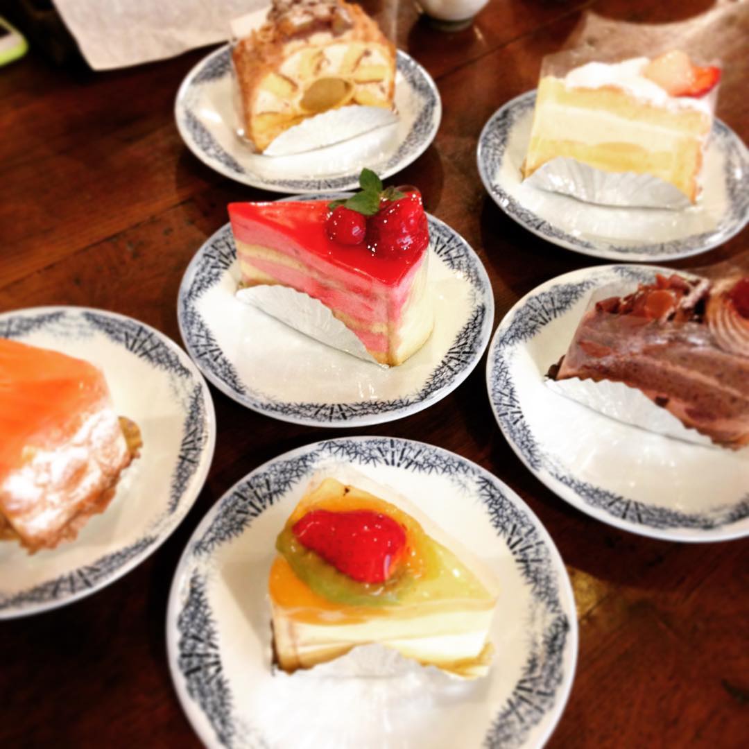 みなさん今日はホワイトデーですね。
リトスタでもまかないのあとにokayanとなべさんが美味しいお菓子を用意してくれました。
美味しさもさることながら贈ってもらえる気持ちがありがたい！いろんな話をしながら、良い時間でした。ごちそうさまでした。(うめ)