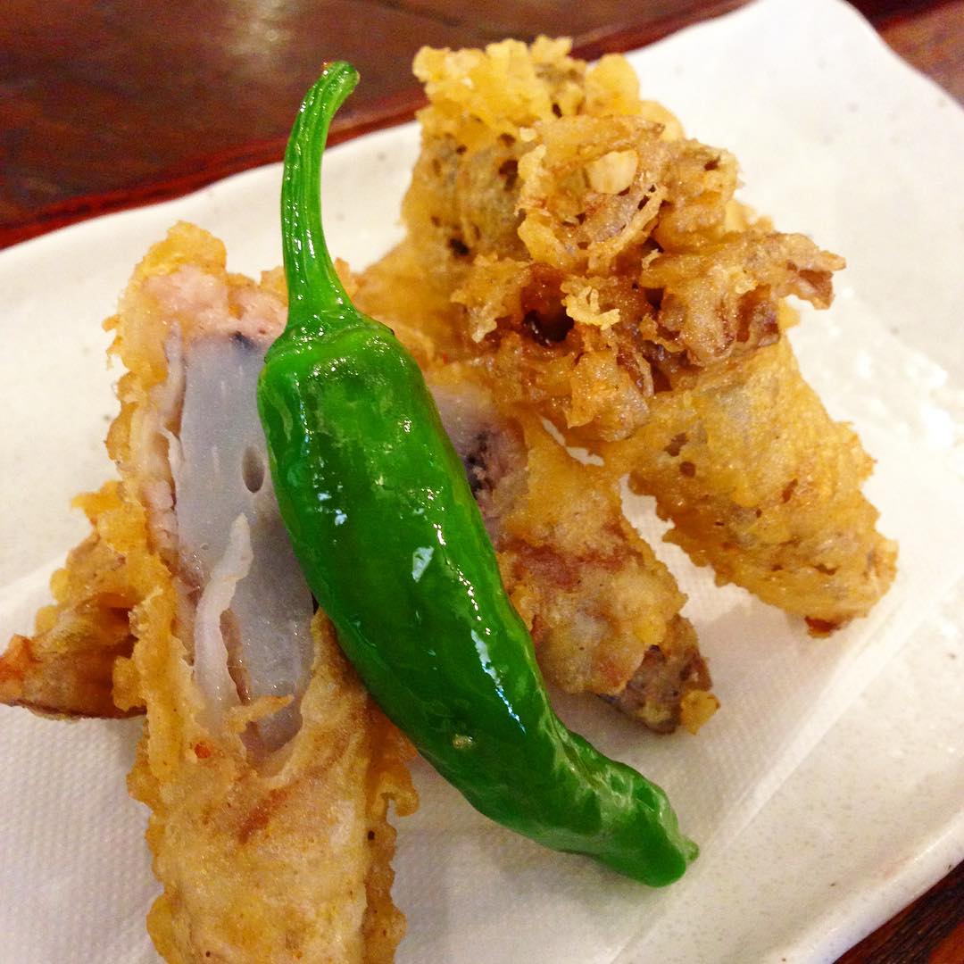 今日のまかないは「れんこんときのこの豚巻き揚げ定食」です。
今日のランチはたくさんのお客様にご来店いただきました！早々に日替りも終了！ありがとうございました^_^(い)