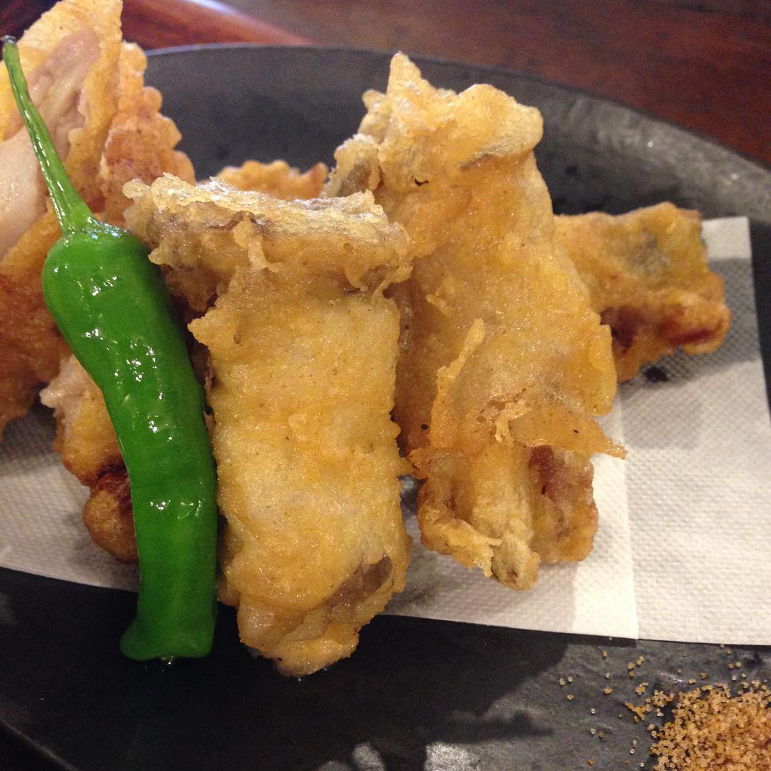 今日のまかないは「れんこんときのこの豚巻き揚げ」です。G．W後半始まりました。雨もあがってよかったです。明日も12時オープン。ご来店お待ちしております。(い)