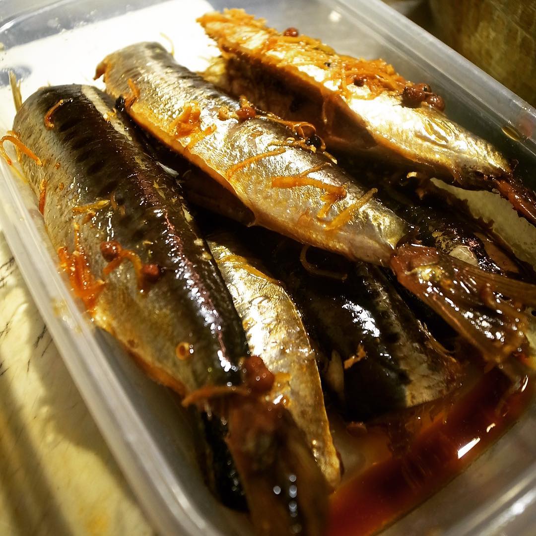 さてっ！今日のお昼はあるだけランチ！その名の通り6食限定！「いわしの山椒煮定食」！低気圧もあるしちょっと調子がすぐれない方なんかにはうってつけではないでしょうかね？ぜひ！（お）