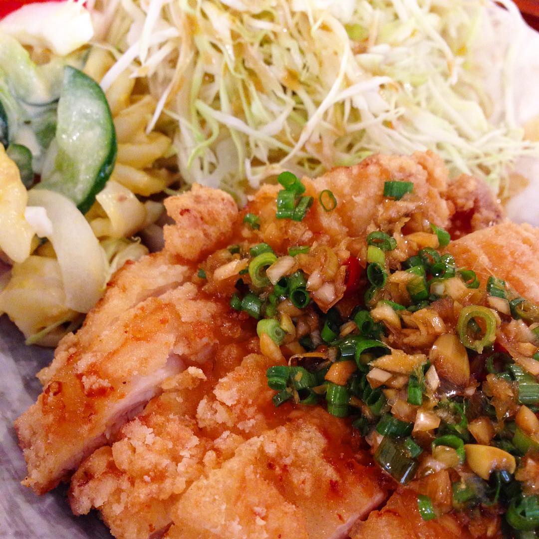 今日のまかないは「豚のから揚げ 中華香味ダレ定食」です。この中華香味ダレのレシピを教えてもらったので挑戦しようと思いながらだいぶ日にちが経ってしまった…早く作らなきゃ。(い)