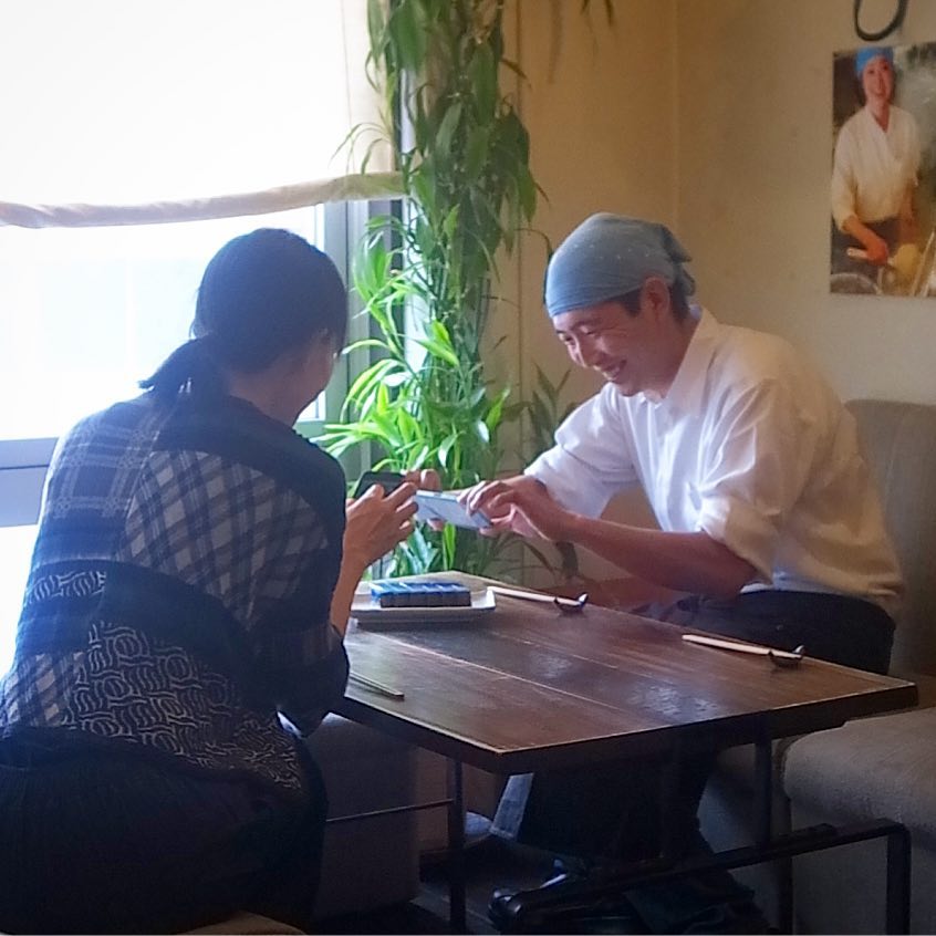 と、そんなすてきなデザートをキラキラワクワクしながら撮影中はお誕生日が一日中違いのまるで兄妹みたいなナベさんとぬまっちでしたとさ（笑）（お）