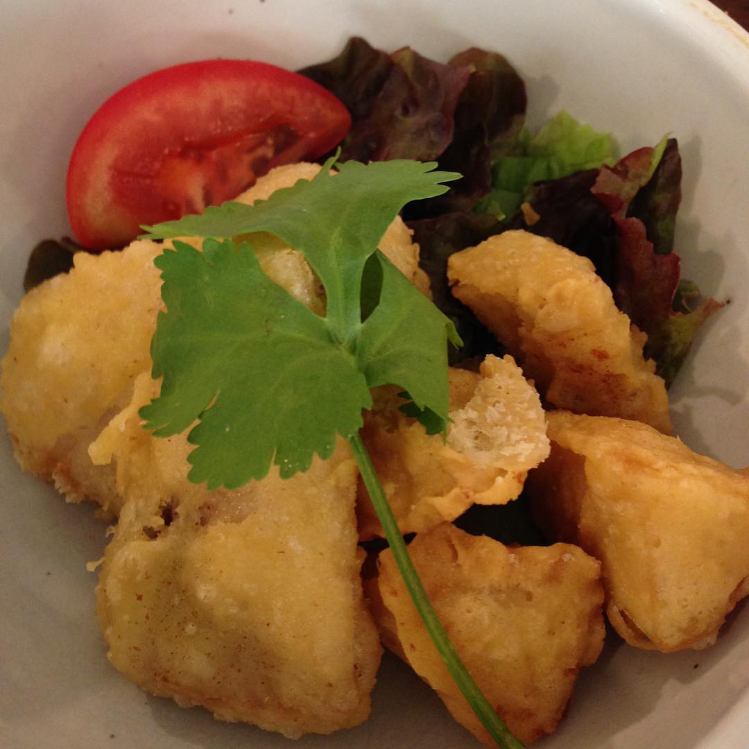 今日のまかないは「まかじきのトルコ揚げ定食」です。衣がサクサク。下味ににんにくの風味がして美味しかったです。(い)