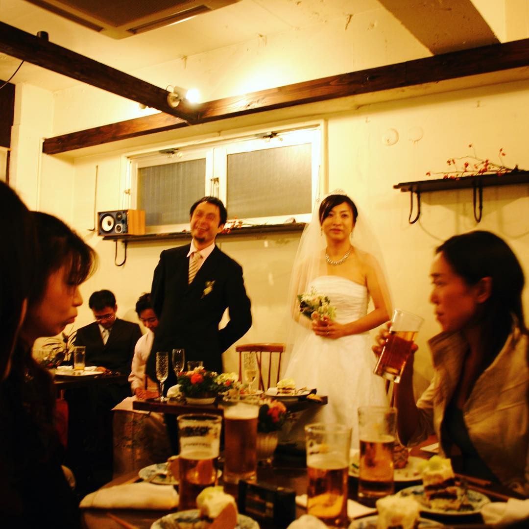 本日秋分の日、実はワタクシドモオーナー夫婦は結婚記念日でございます11周年…それよりもお付き合いから丸20年、そのうち14年はお店な訳で、実はそれが長く続く秘訣なのか？とちょっと思ったりして（笑）。これからも夫婦共々よろしくお願いしますねー！（お）