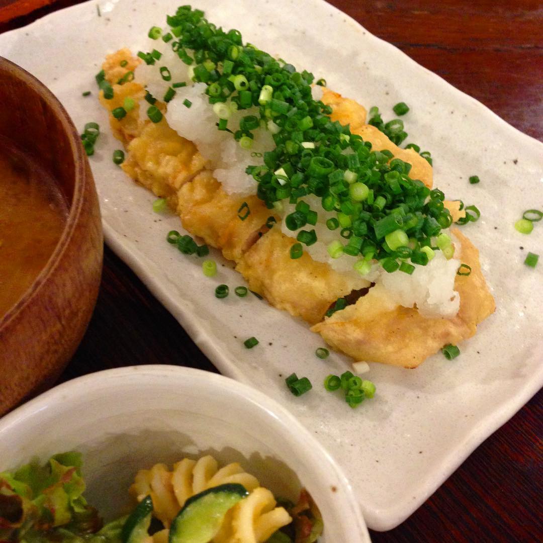 今日のまかないは「ねぎとん」です。
私の大好物です。
今日も高菜どんぶり御膳大人気でした。高菜どんぶりは夜メニューにもありますので食べてみてください。(い)