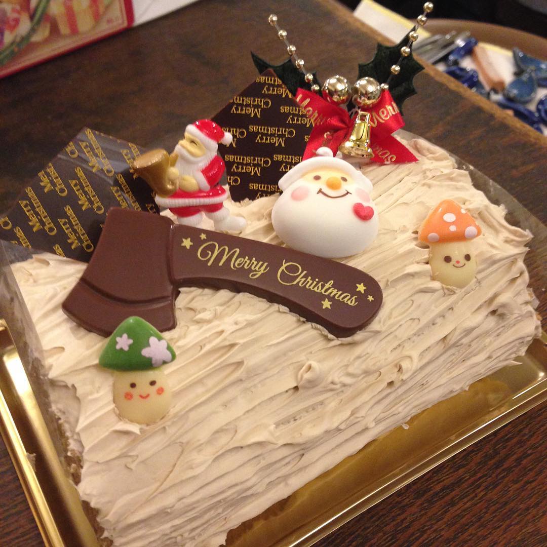 キッチンスタッフ、なべさんからクリスマスプレゼント！！武蔵境の名店う〜おさんのクリスマスケーキは甘さ絶妙でやっぱりとても美味しかったです。ありがとう！なべサンタ！！(うめ)