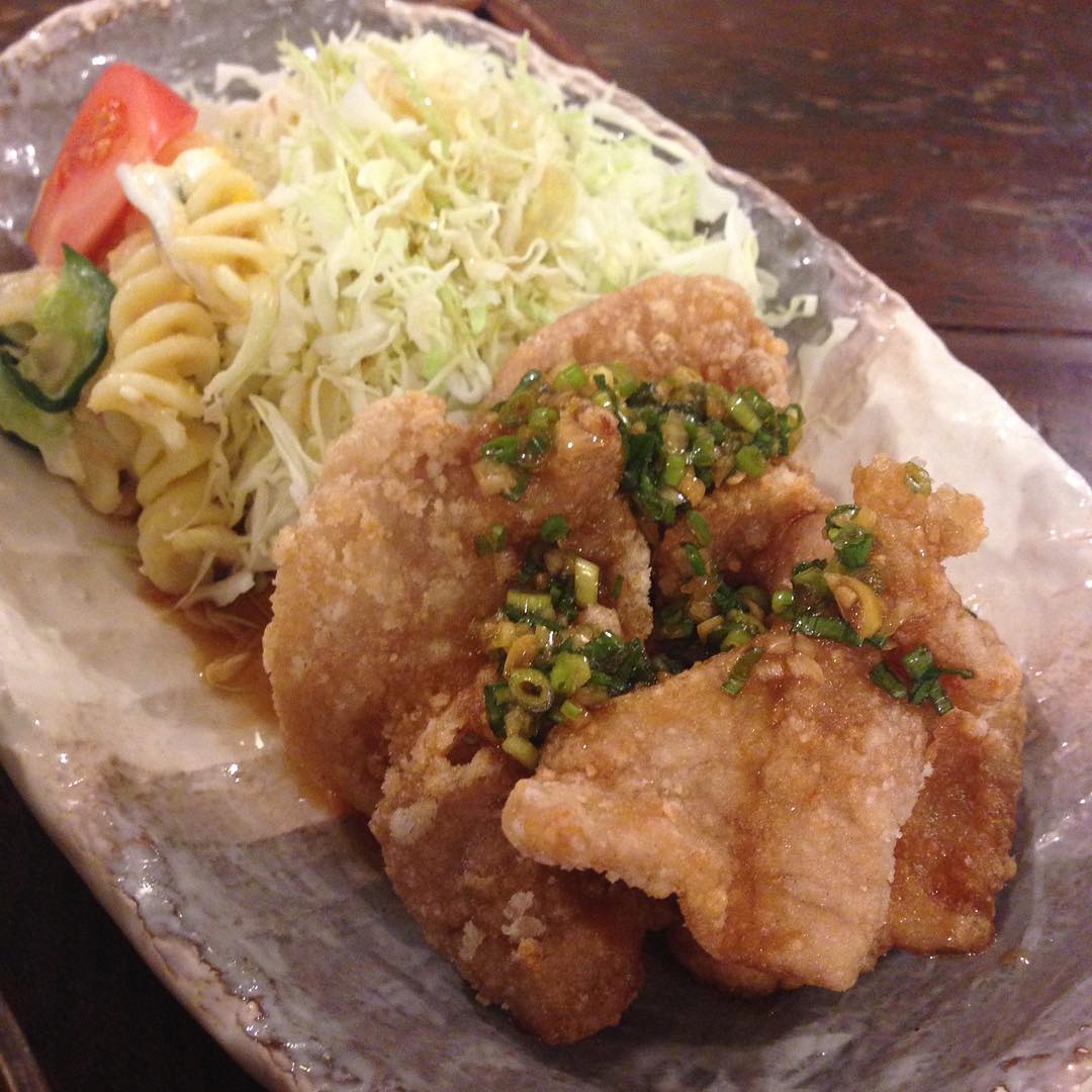 今年最後のまかないは「豚のから揚げ 中華香味ダレ定食」です。
今年もご来店ありがとうございました。
来年もよろしくお願いいたします。
みなさん よいお年をお迎え下さい。(い)