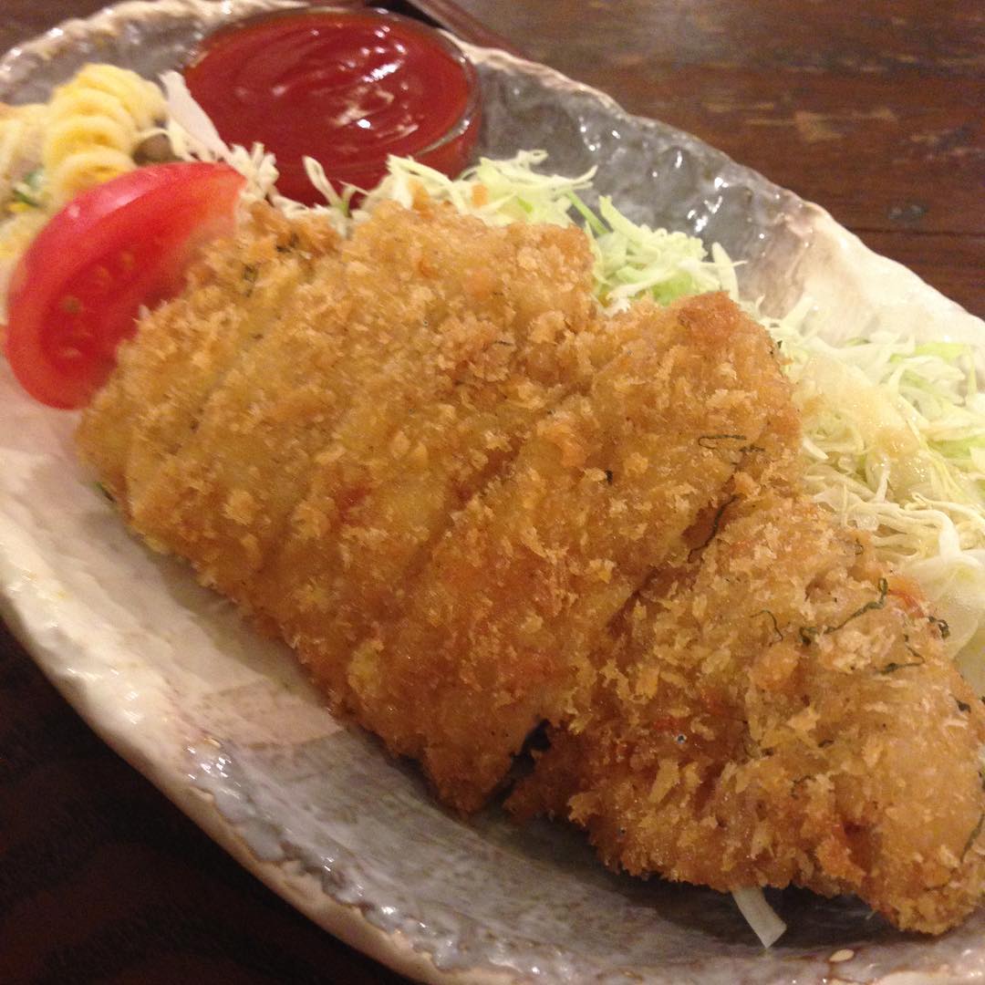 今日のまかないは「しそちりめんとんかつ定食」です。今日のランチは日替りが大人気でした。
明日は夜のクリスマスディナーだけ。火曜日のランチお待ちしております。(い)