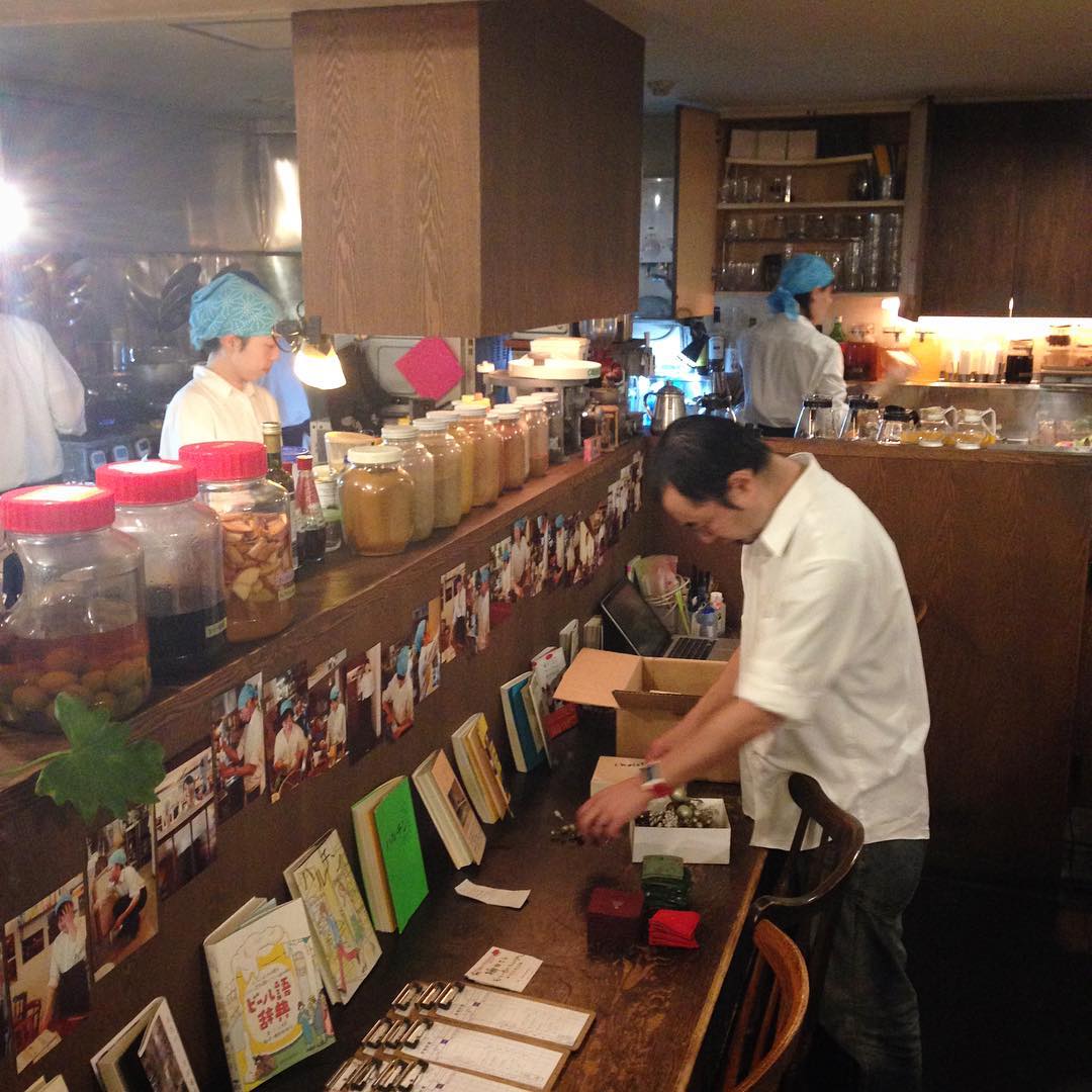 クリスマスディナー、着々と準備すすんでおります。
ご予約の皆様、ご来店お待ちしております。
楽しい時間になりますように。(うめ)