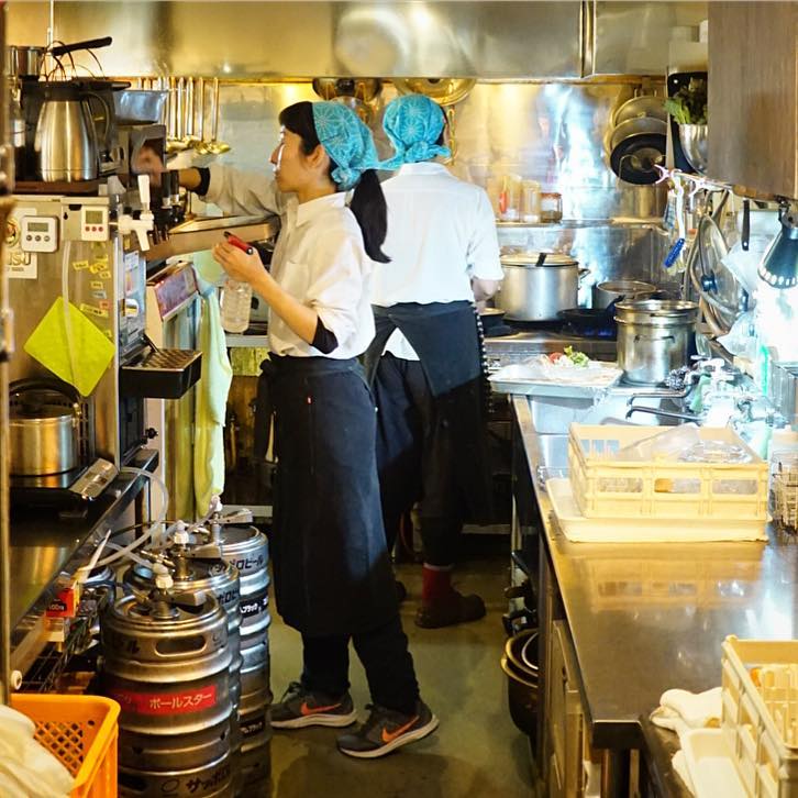 のんびりランチ前半は小さな時間を見つけてホールスタッフの南ちゃん、せっせと小掃除に励んでくれておりましたとさ（お）