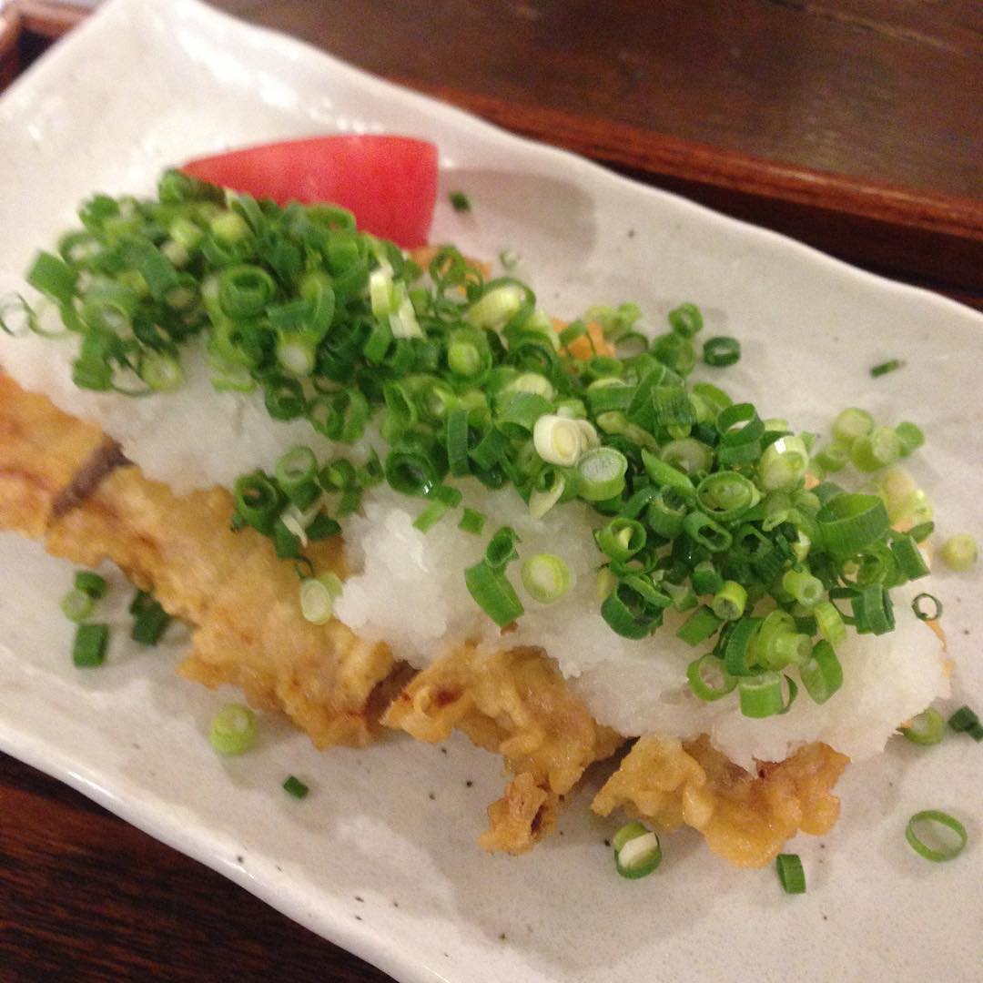 今日のまかないは「ねぎとん定食」です。
4連休だったので久しぶりのリトスタごはん。
私は食べる度にポン酢をかける派です。(い)