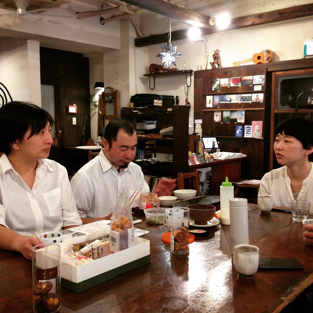 まかない時間も楽しくおしゃべり、馴染みすぎ？な元スタッフなほさん。ランチ食べに来てくれました。相変わらずのおもしろさを振りまいて星野源さんライブに向かわれました。楽しいひとときありがとう。(うめ)