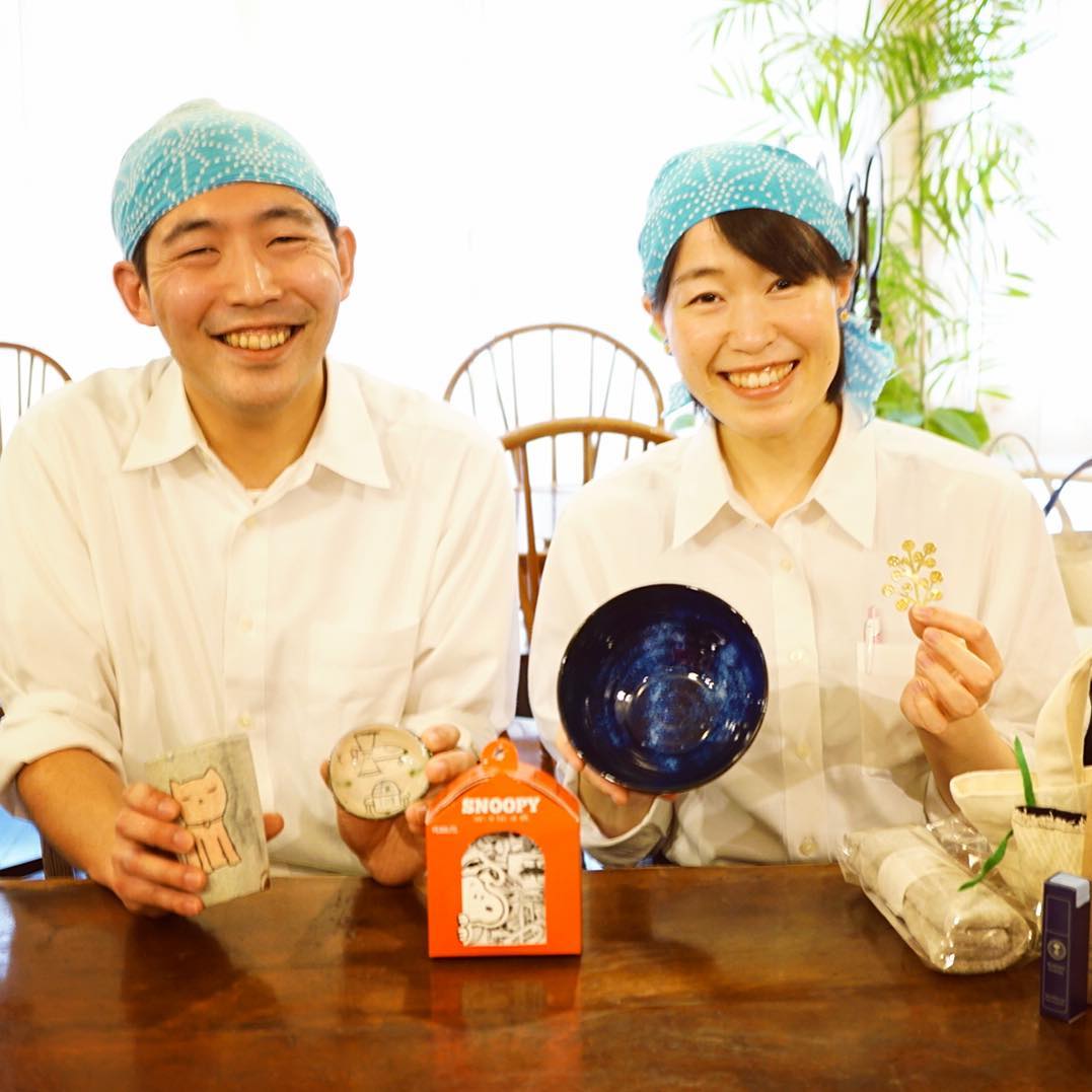 沼田です。出勤早々のお祝いありがとうございました！
リトルスターレストランでは11回目の誕生日、丸11年勤務、そして12周年疾走中です。あんなことこんなこと、本当にいろんなことがありました。変わらず仲良く厳しく共にリトルスターレストランで働ける仲間のありがたみをひしひし感じてます。ありがとうございました！これからもどうぞよろしくお願いします。昨日誕生日だったなべちゃんと。（ぬ）