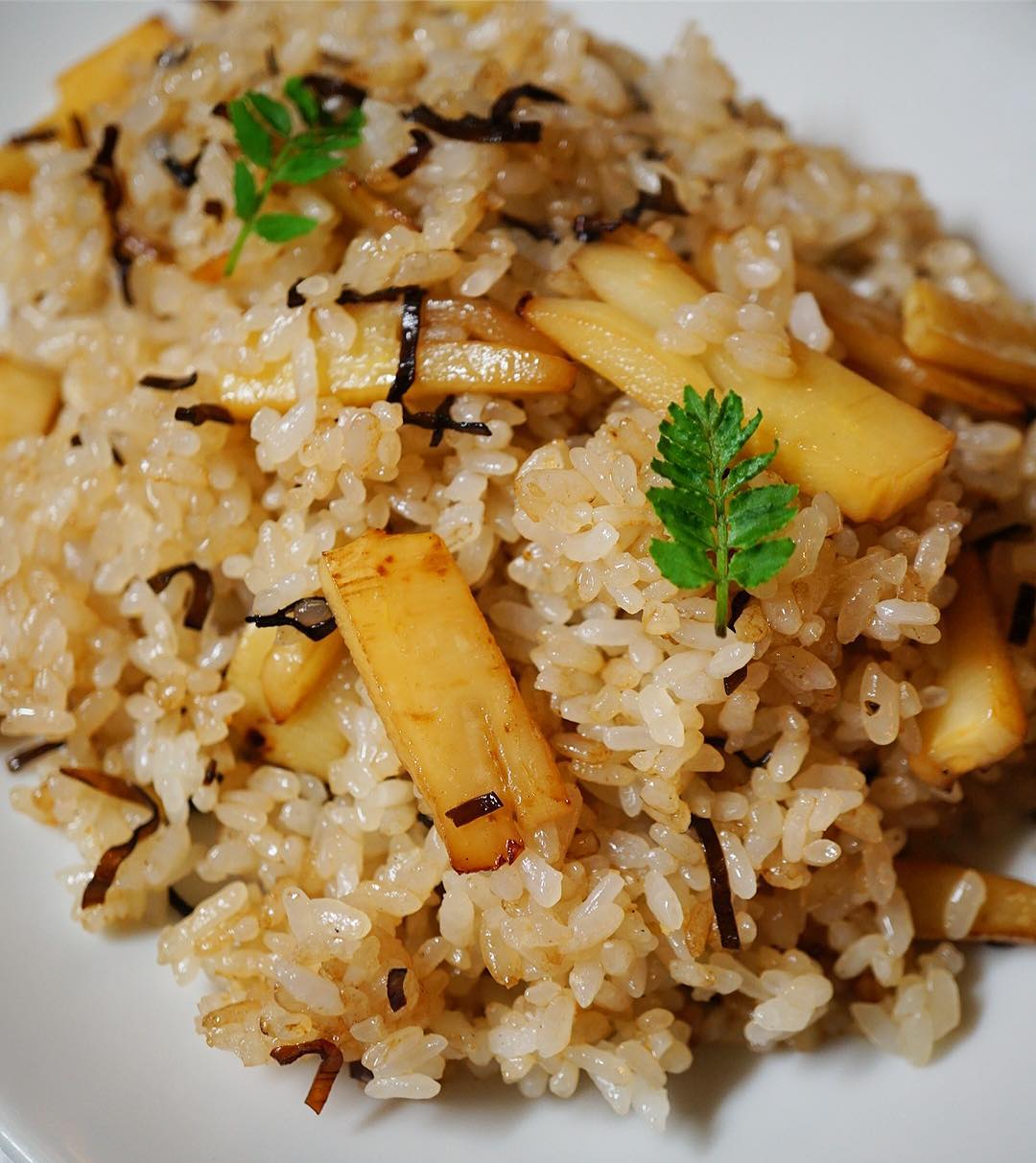 さてとっ！当店的にはおそらく3月は最速スタートはぶっちぎり大人気メニュー「たけのこと塩こんぶのチャーハン」解禁！いやー、説明いらずのおいしさ！まずは一度ぜひ！（お）