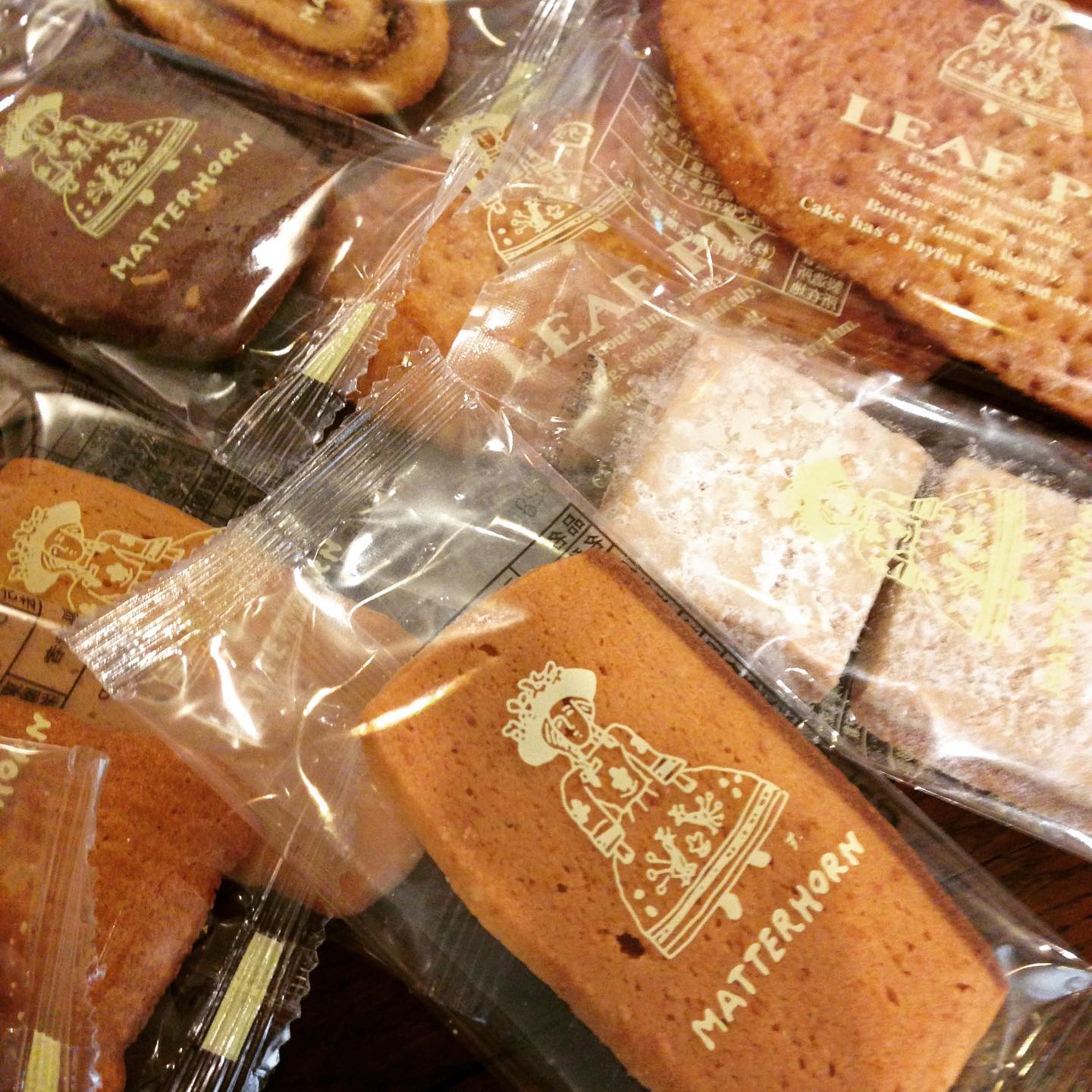 新しい職場の近くだからと、お客様が差し入れてくださいました！ワキャワキャ選ばせてもらいました。とてもとても美味しかったです。ありがとうございました。お仕事がんばってください！(うめ)